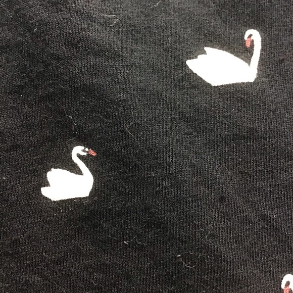 4/$16 💝 Old Navy swan tee for girls size XL - Picture 2 of 4
